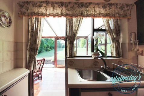 Kitchen into conservatory
