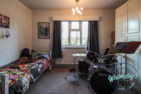 Rear double bedroom