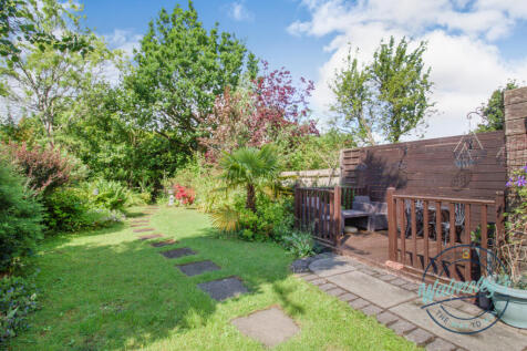 Sunny sitting areas &amp; gardens