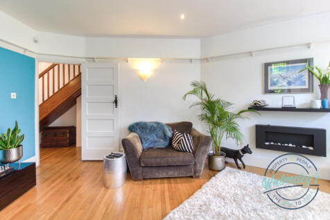 Sitting room towards hallway
