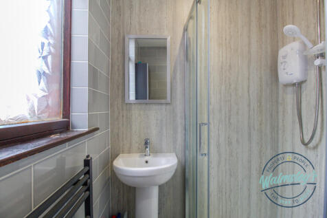 Modern 1st floor shower room