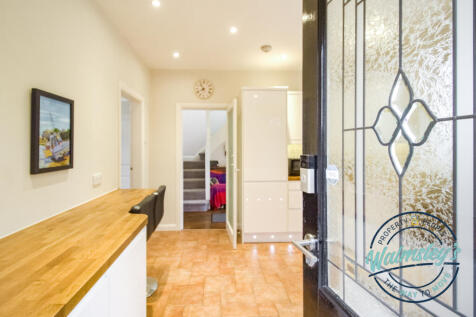 Kitchen towards hallway