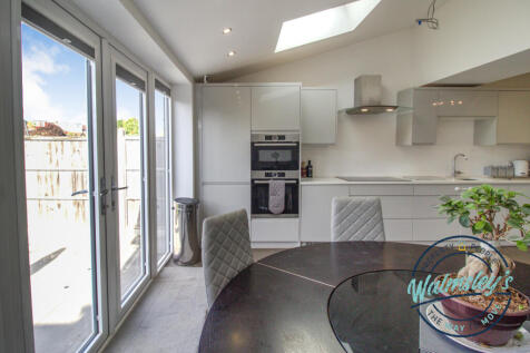 Kitchen &amp; French doors to gardens