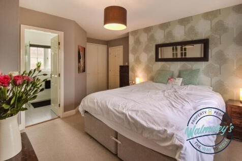Main double bedroom with fitted wardrobes