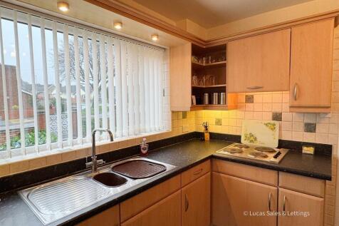 47 Pennine Way Kettering-02.jpg