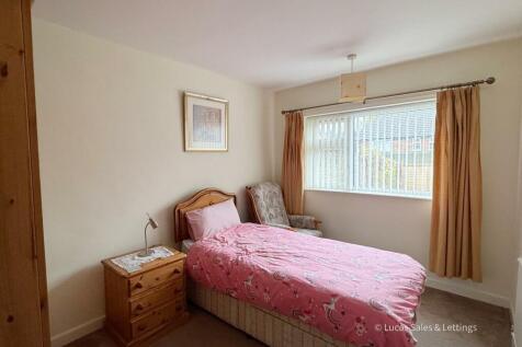47 Pennine Way Kettering-07.jpg