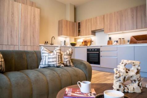 Southsea Show Flat HR-60.jpg