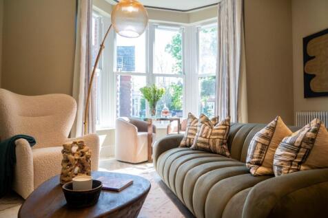 Southsea Show Flat HR-58.jpg