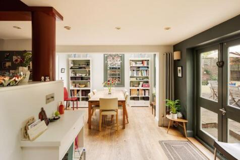 Kitchen/Family entertaining space