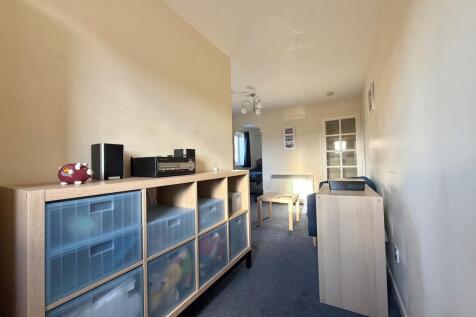 Living/Dining Area