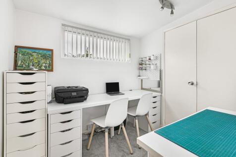 Bedroom/study