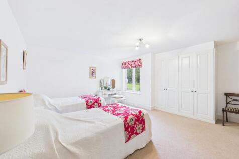 CAM04018G0-PR0399-STILL020