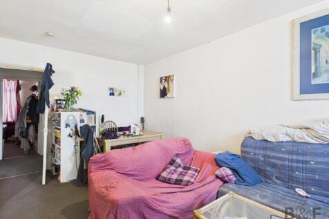 CAM01872G0-PR0333-STILL001.jpg