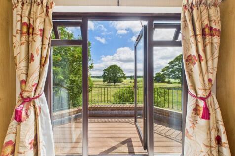 bedroom on to balcony