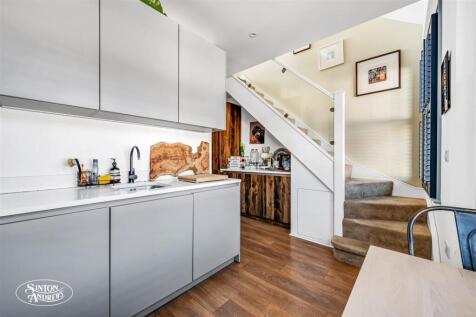 90a Darwin Road-7.jpg