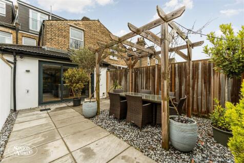 11 Elthorne Avenue-12.jpg