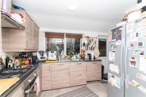 133 Harp Road kitch.jpg