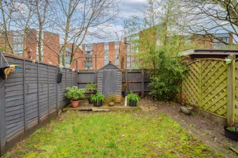 133 Harp Road gard.jpg