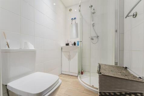 46 Bordars Shower.jpg