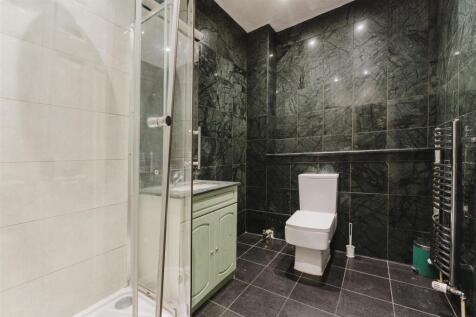 24 Osterley shower.jpg