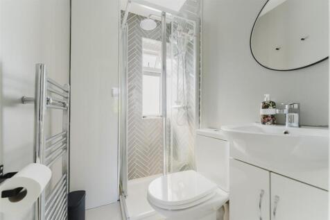 21 Bordars Shower.jpg