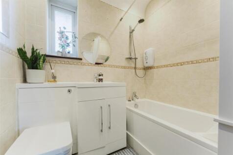 21 Bordars Bathroom.jpg