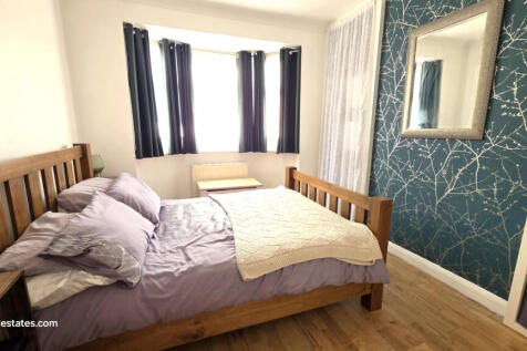 FRONT BEDROOM