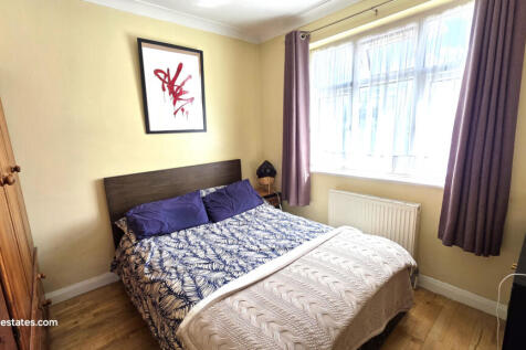 REAR BEDROOM