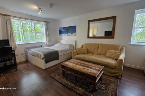 MAIN ROOM