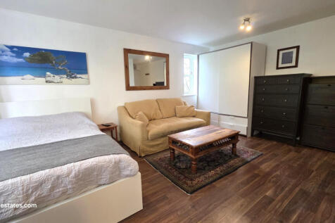 MAIN ROOM