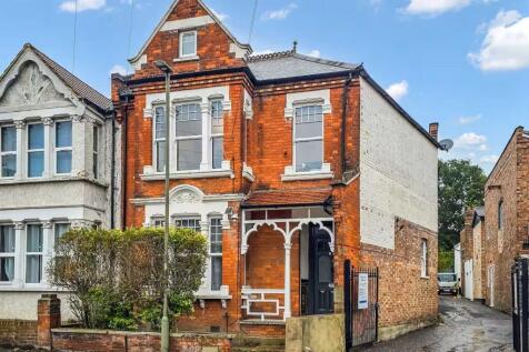 3 BEDROOM FIRST FLOOR FLAT