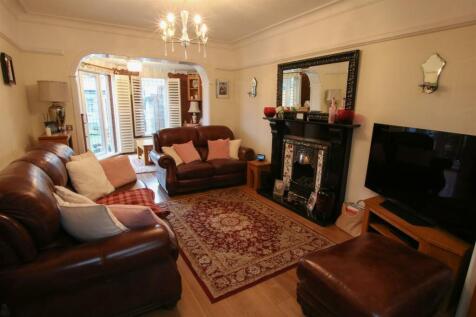 EXTENDED LIVING ROOM