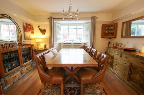 LARGE OPEN PLAN RECEPTION AREA