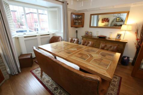 LARGE OPEN PLAN RECEPTION AREA