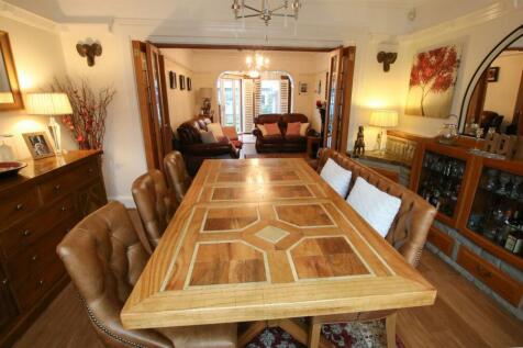 LARGE OPEN PLAN RECEPTION AREA