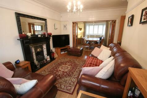 EXTENDED LIVING ROOM