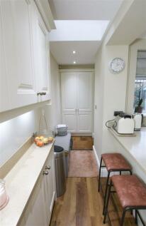 BESPOKE FITTED BREAKFAST KITCHEN