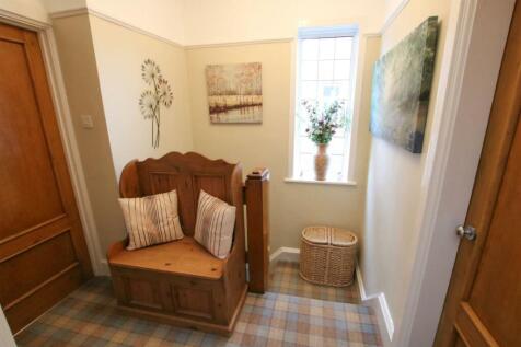 FIRST FLOOR LANDING