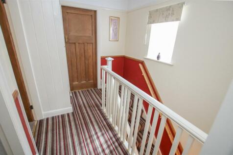 FIRST FLOOR LANDING