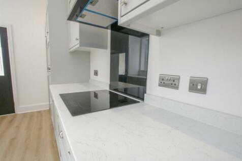 OPEN PLAN KITCHEN &amp; DINING ROOM