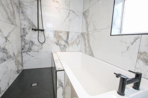 LUXURIOUS HOUSE BATHROOM