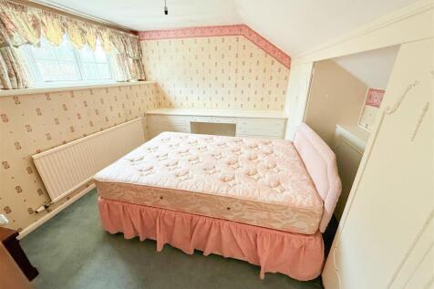 ATTIC BEDROOM 1