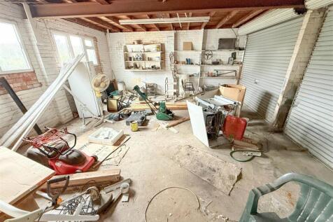 DOUBLE GARAGE