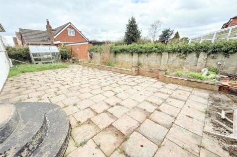 REAR COURTYARD GARDEN