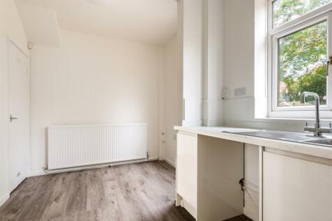 3 Southey Hall Drive-6.jpg