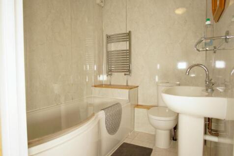 Bedroom 5 En Suite Shower