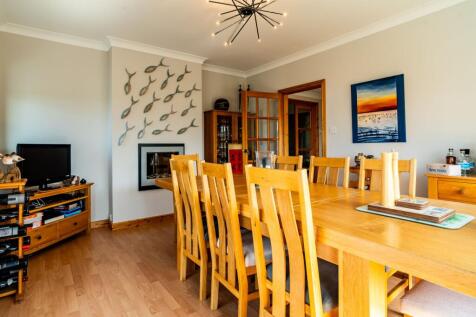 Dining Room / Bedroom 4