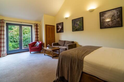 Bedroom (beside lounge/dining)