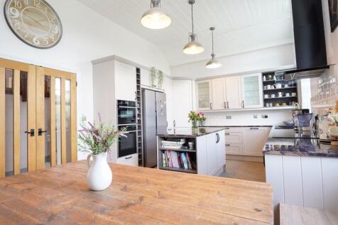 Kitchen / Breakfast Room