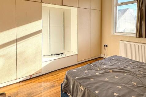 Kempton Rd, E6 For Rent by Barrain London Estate A